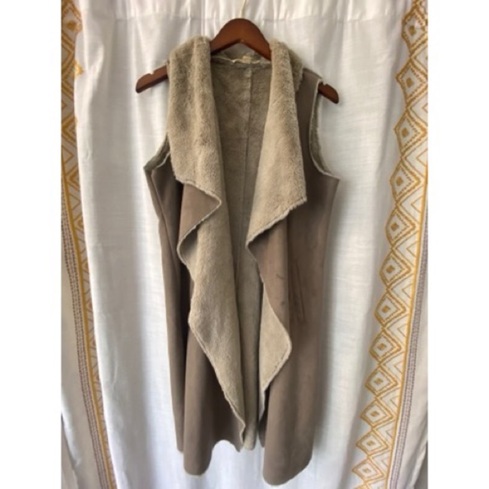 Shearling sleeveless vest